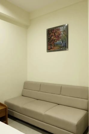 Lobby sitting area - Fabhotel Elixir Inn (Surat)