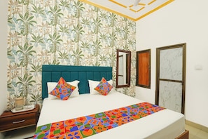Egyptian cotton sheets, premium bedding, in-room safe, free WiFi - Fabhotel Budha Tree (Varanasi)