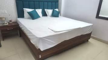 Egyptian cotton sheets, premium bedding, in-room safe, free WiFi