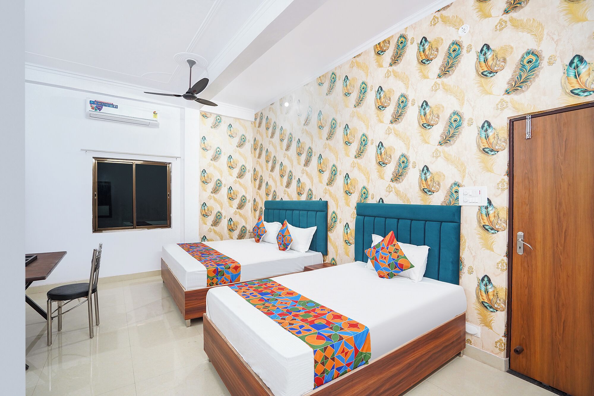 Egyptian cotton sheets, premium bedding, in-room safe, free WiFi