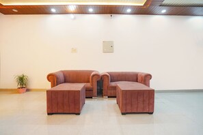 Lobby sitting area - Fabhotel Budha Tree (Varanasi)