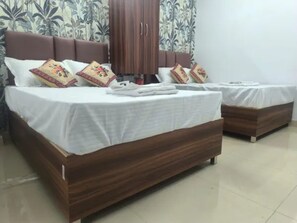 Egyptian cotton sheets, premium bedding, in-room safe, free WiFi - Fabhotel Budha Tree (Varanasi)