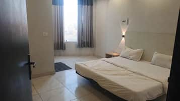 Rom – deluxe | Sengetøy i egyptisk bomull, sengetøy av topp kvalitet og safe på rommet