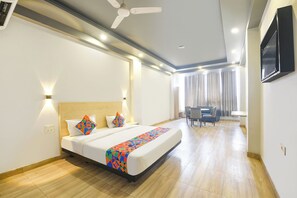 Egyptian cotton sheets, premium bedding, in-room safe, free WiFi