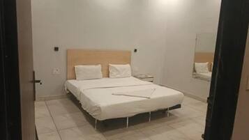 Egyptian cotton sheets, premium bedding, in-room safe, free WiFi