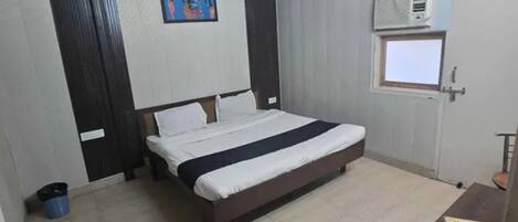 Egyptian cotton sheets, premium bedding, in-room safe, free WiFi