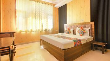 Egyptian cotton sheets, premium bedding, in-room safe, free WiFi