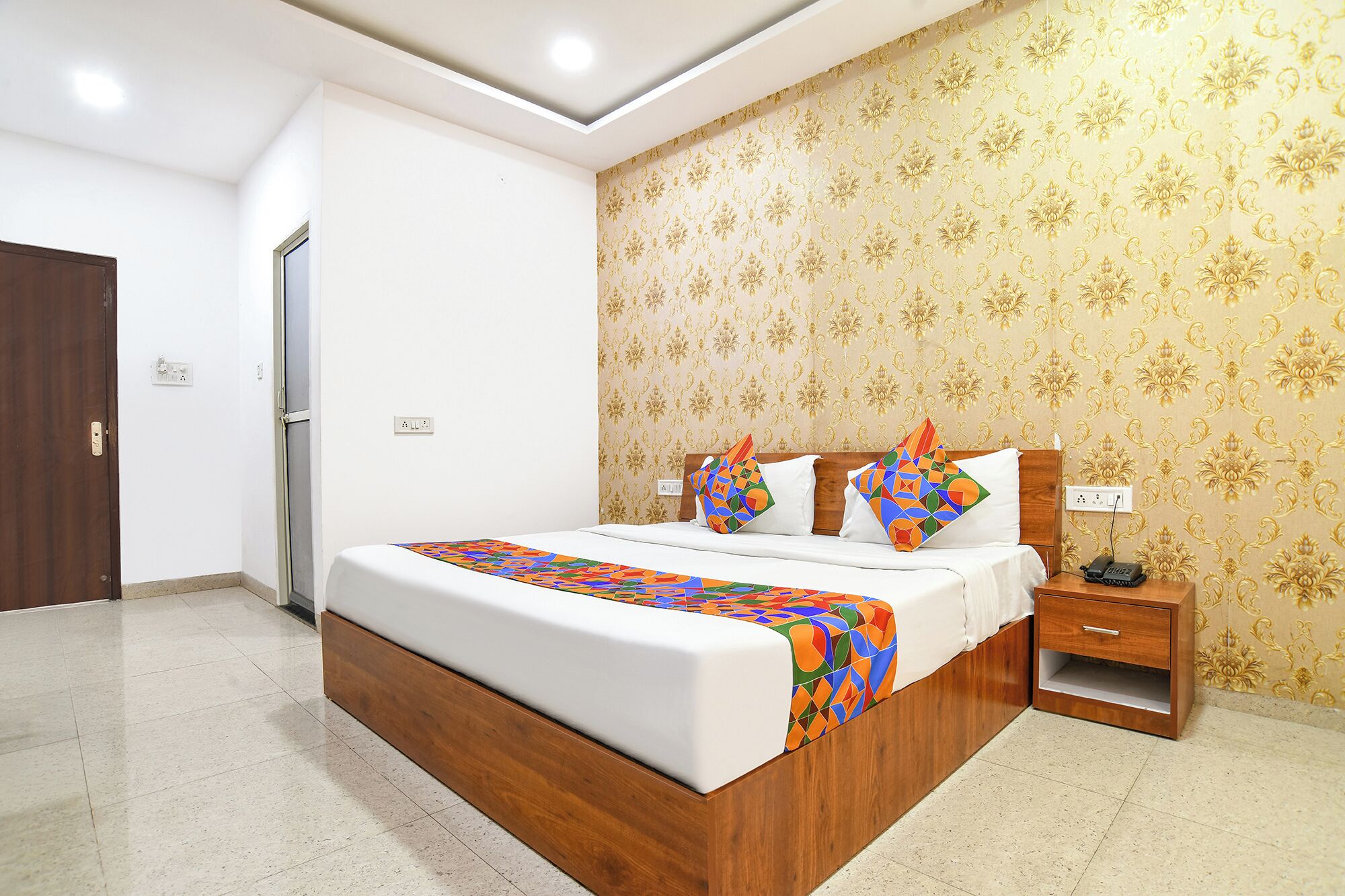 Seprai katun Mesir, seprai premium, brankas, dan Wi-Fi gratis