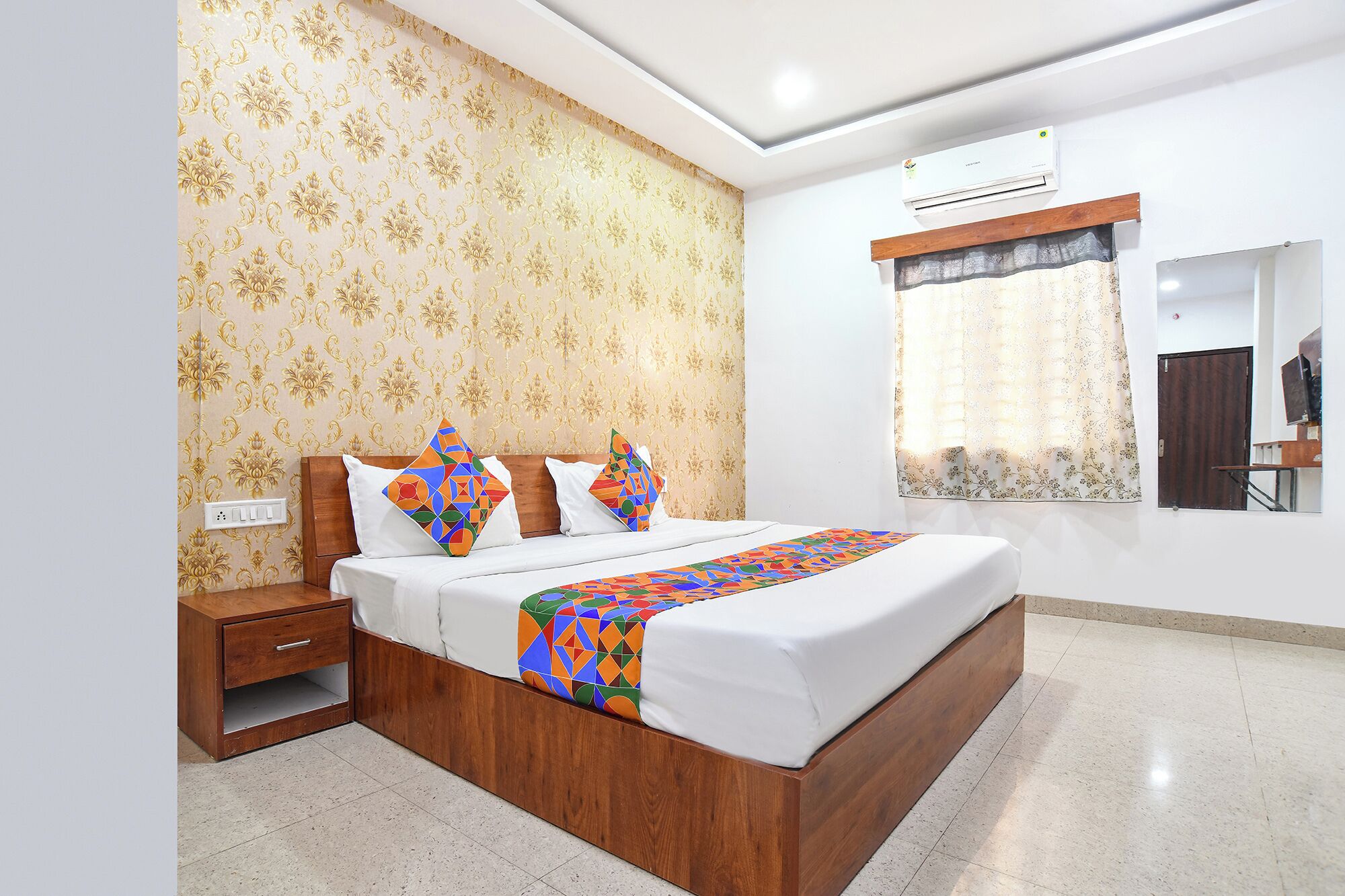 ผ้าปูที่นอนฝ้ายอียิปต์, เครื่องนอนระดับพรีเมียม, ตู้นิรภัยในห้องพัก