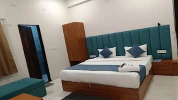 Deluxe Room | Egyptian cotton sheets, premium bedding, in-room safe, free WiFi