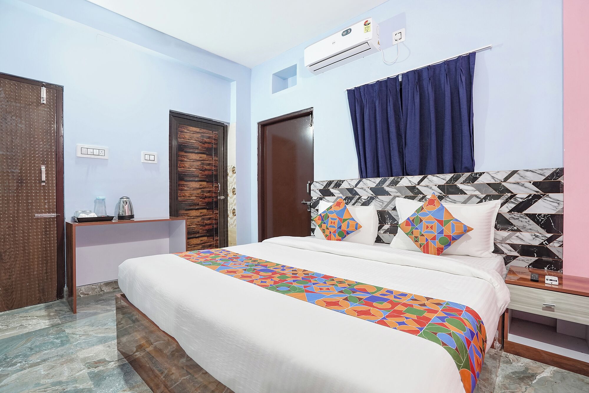 Egyptian cotton sheets, premium bedding, in-room safe, free WiFi