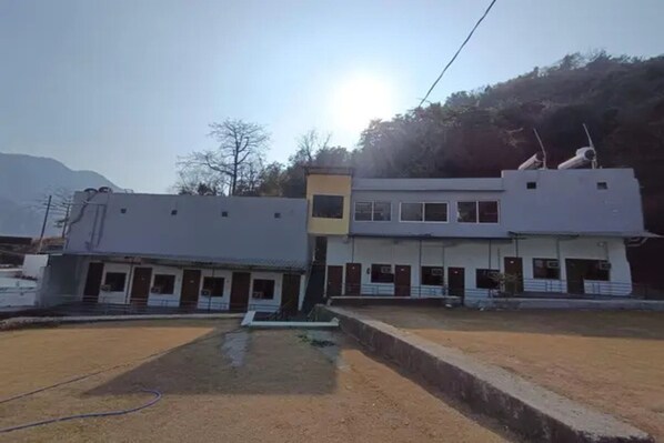 Exterior - Fabhotel Royal Om River Resort (Dehradun)