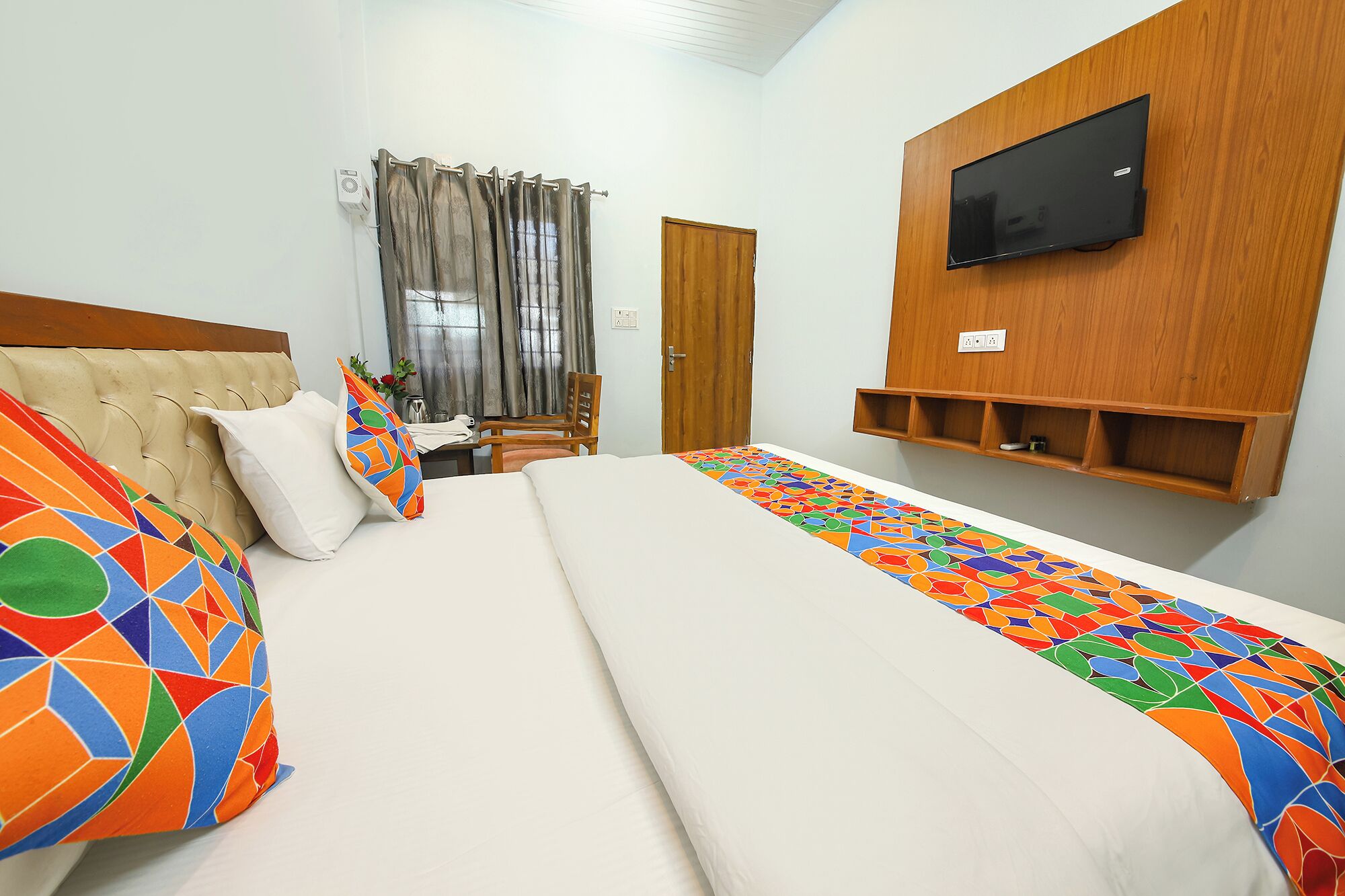 Egyptian cotton sheets, premium bedding, in-room safe, free WiFi