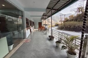 Lobby - Fabhotel Royal Om River Resort (Dehradun)