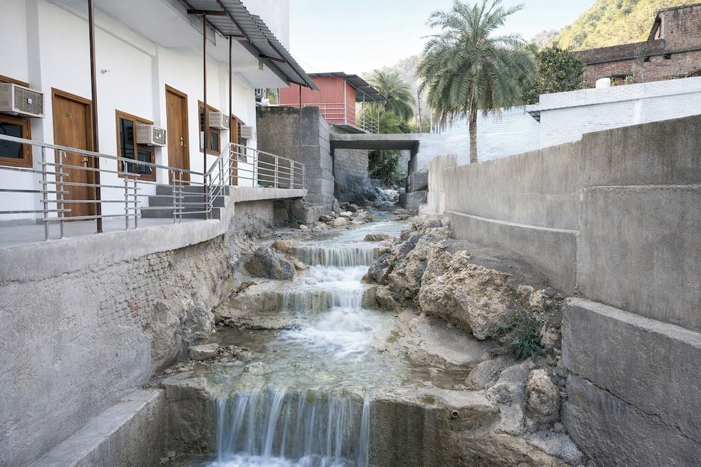 Fabhotel Royal Om River Resort