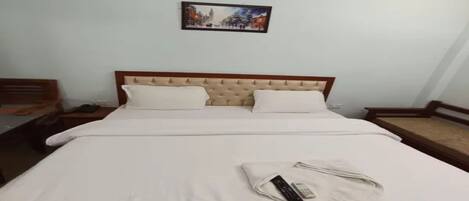 Habitación Deluxe | Sábanas de algodón egipcio, ropa de cama de alta calidad, caja fuerte