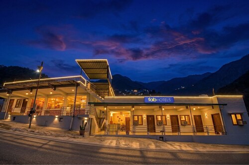 Fabhotel Royal Om River Resort