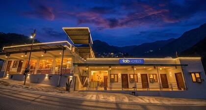 Fabhotel Royal Om River Resort