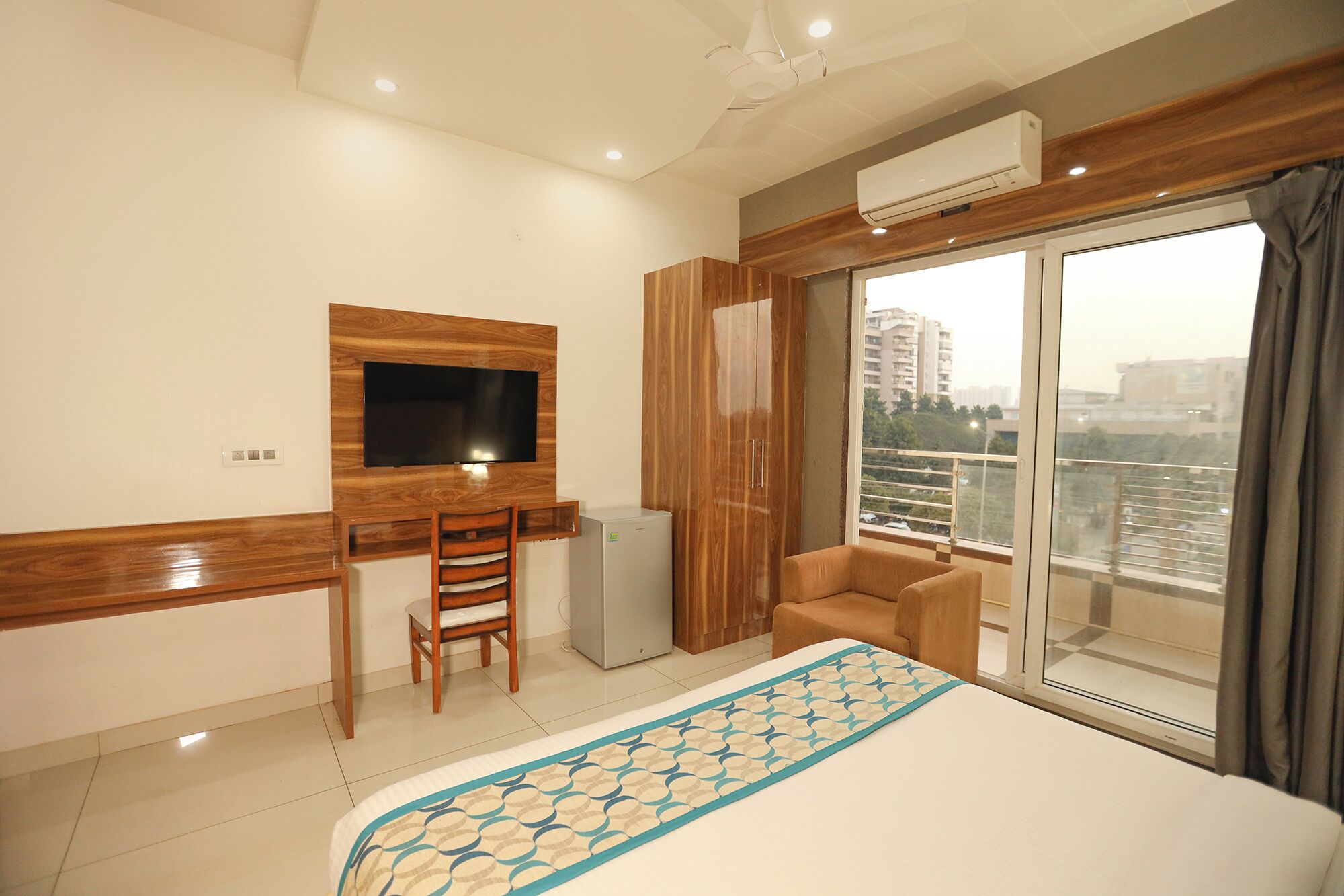 Egyptian cotton sheets, premium bedding, in-room safe, free WiFi