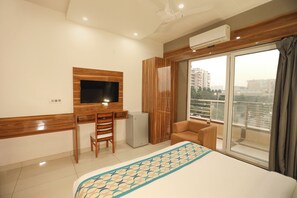 Egyptian cotton sheets, premium bedding, in-room safe, free WiFi