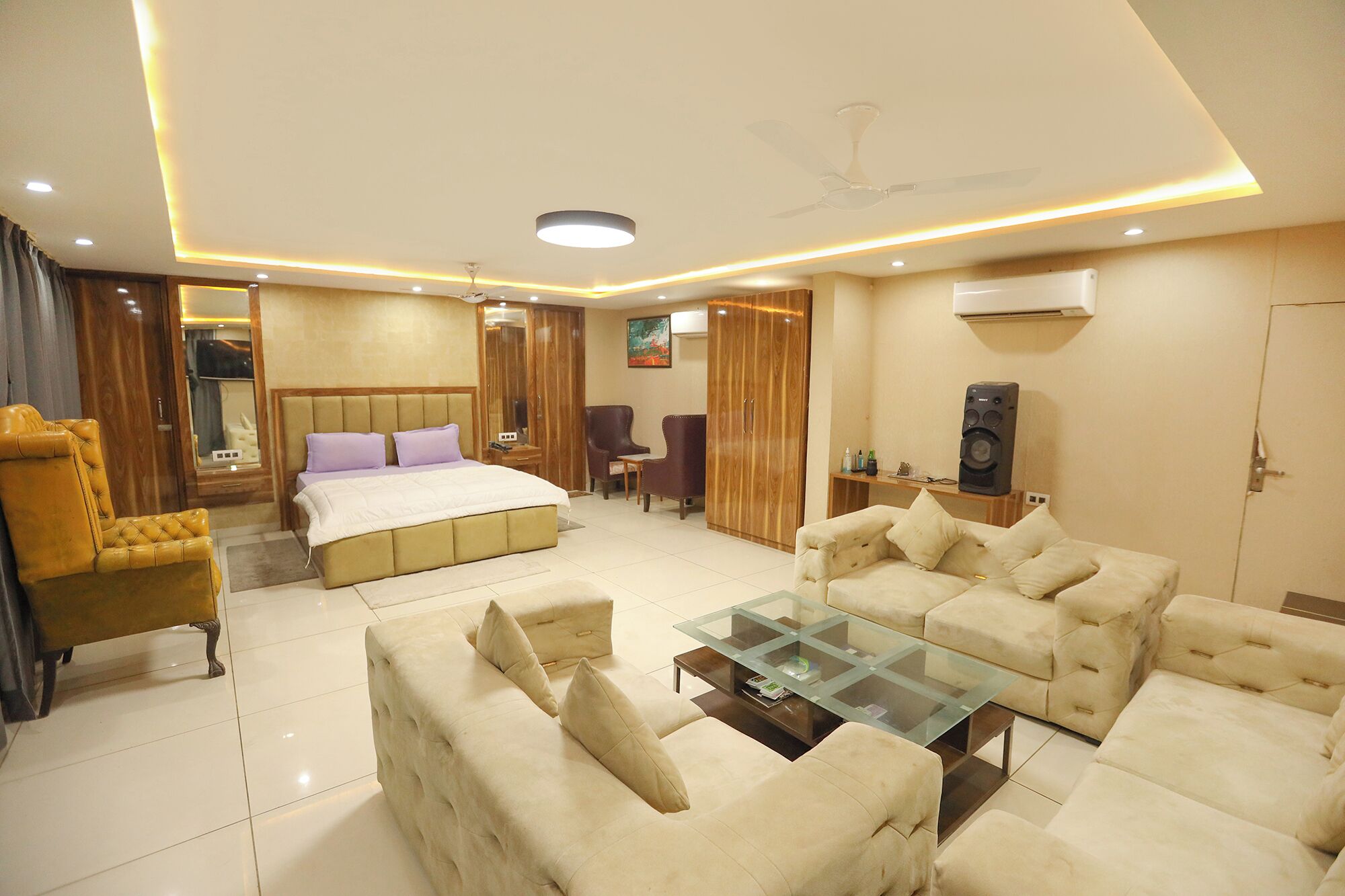 Luxury Room | Egyptian cotton sheets, premium bedding, in-room safe, free WiFi