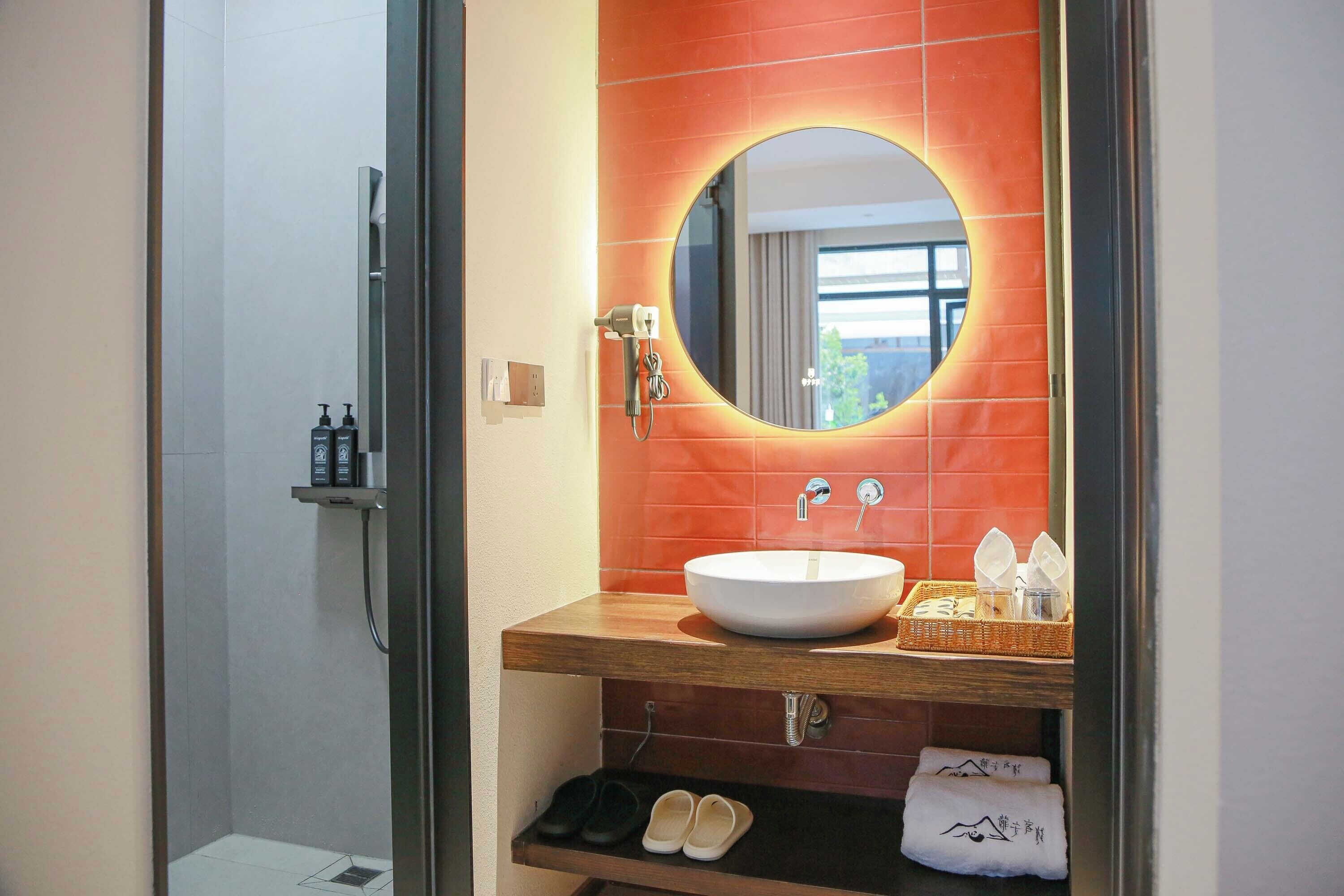 Signature Double Room, Courtyard View | Bathroom | Free toiletries, hair dryer, slippers, towels
