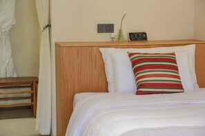 Blackout drapes, soundproofing, iron/ironing board, free WiFi - Old River Story Long'an Inn (Mianyang)