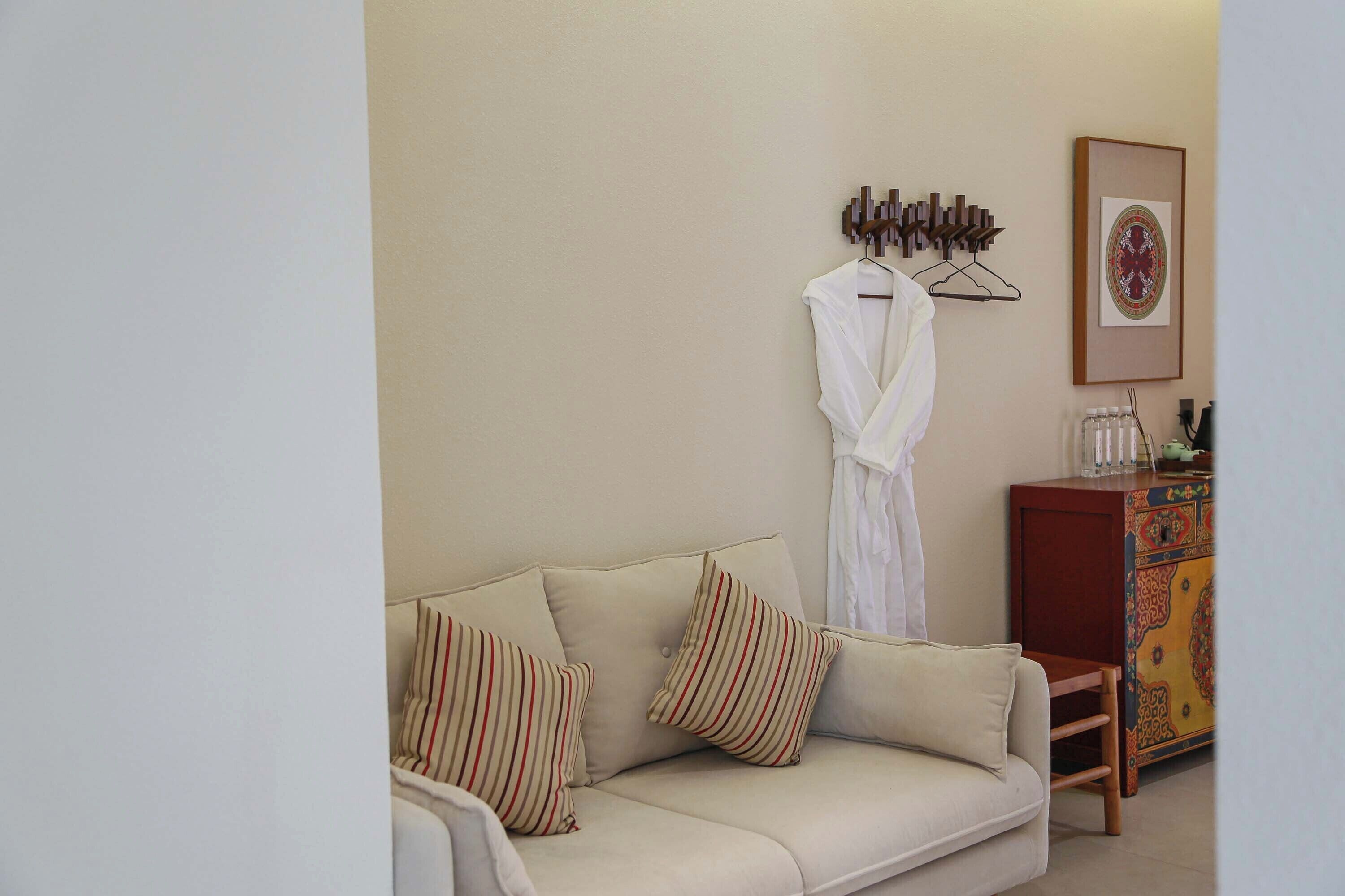 Standard Double Room, Courtyard View | Living room | Printers