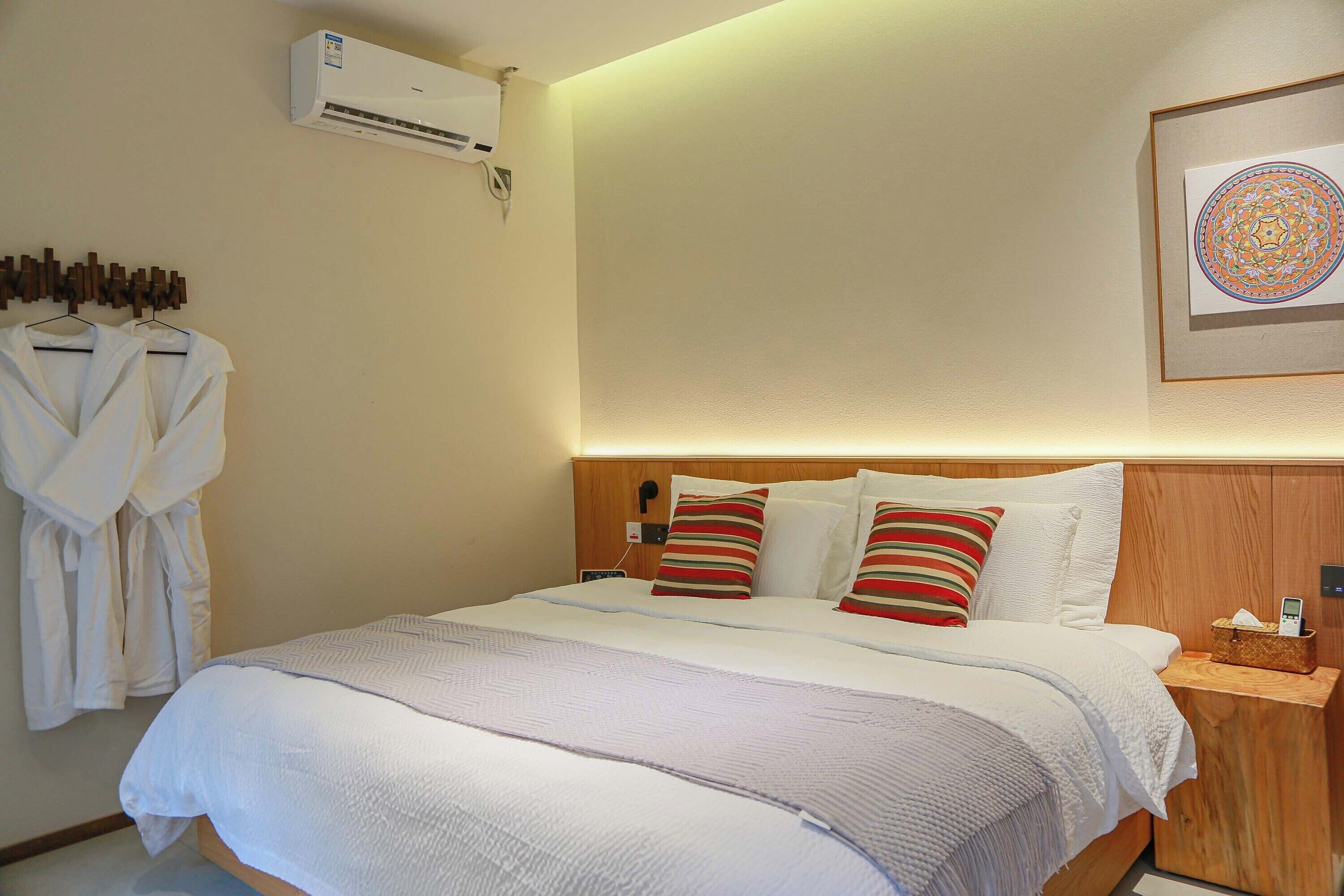 Habitación doble clásica, vista al patio | Cortinas blackout, insonorización y tabla de planchar con plancha 