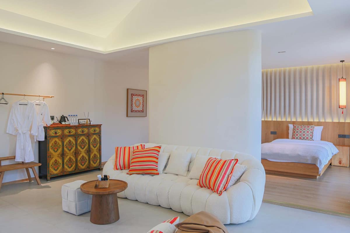 Studio Suite Senior, quang cảnh sân vườn | Màn/rèm cản sáng, phòng cách âm, bàn ủi/dụng cụ ủi quần áo 