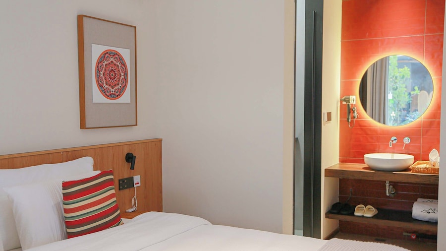 Old River Story Long'an Inn