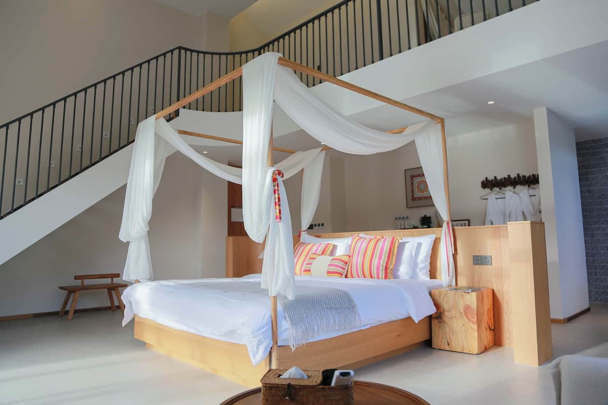 Suite estudio superior, vista al patio | Cortinas blackout, insonorización y tabla de planchar con plancha