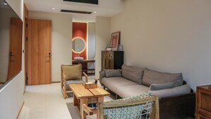 A modern living room with a sofa, wooden furniture, and a decorative mirror. - Old River Story Long'an Inn (Mianyang)