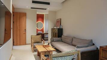 Business-Studiosuite, Blick auf den Innenhof | Wohnbereich | Drucker