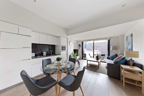 Interior - Chic & Cozy 2BR Apartment Close to Vic Market (Melbourne)