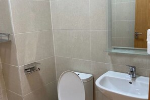 Shower, hair dryer - Appartement Panoramique - Comfort & Art de Vivre in the heart of the Upper Town (Kenitra)