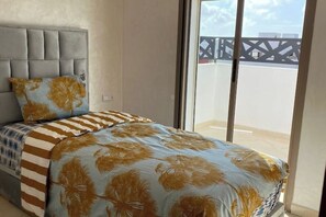 Iron/ironing board, WiFi - Appartement Panoramique - Comfort & Art de Vivre in the heart of the Upper Town (Kenitra)