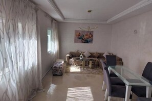 Dining - Spacious 120 m² apartment - Downtown | IPTV - Wi-Fi - Netflix (Kenitra)