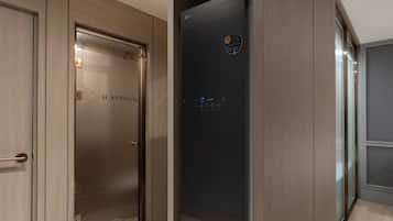 Avenue Deluxe | Premium bedding, blackout drapes, free WiFi, bed sheets