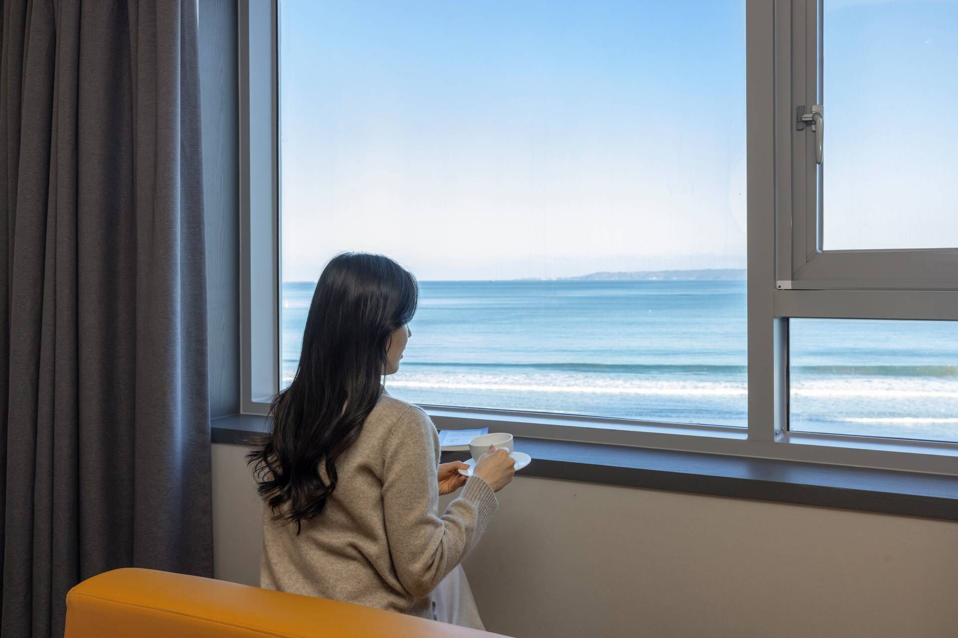 Avenue Royal | Premium bedding, blackout drapes, free WiFi, bed sheets