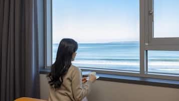 Avenue Royal | Premium bedding, blackout drapes, free WiFi, bed sheets