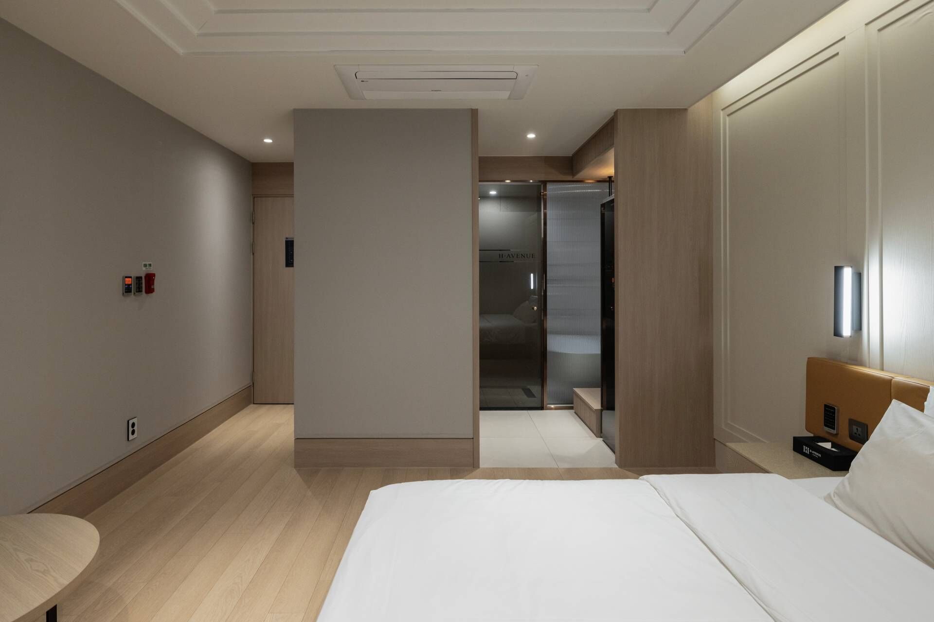 Avenue Royal | 고급 침구, 암막 커튼, 무료 WiFi, 침대 시트