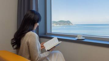 Avenue Royal | Premium bedding, blackout drapes, free WiFi, bed sheets