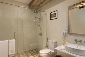 Deluxe Double Room | Bathroom