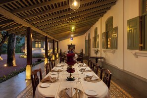 منطقة خارجية لإقامة الولائم والاحتفالات