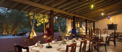 Outdoor dining