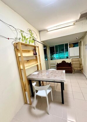 المنشأة من الداخل