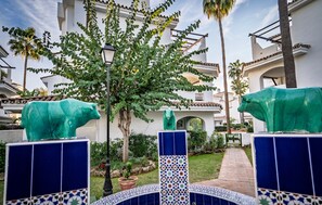 Property grounds - Elegant Penthouse with Private Rooftop Sun Deck in Los Naranjos, Marbella (Marbella)