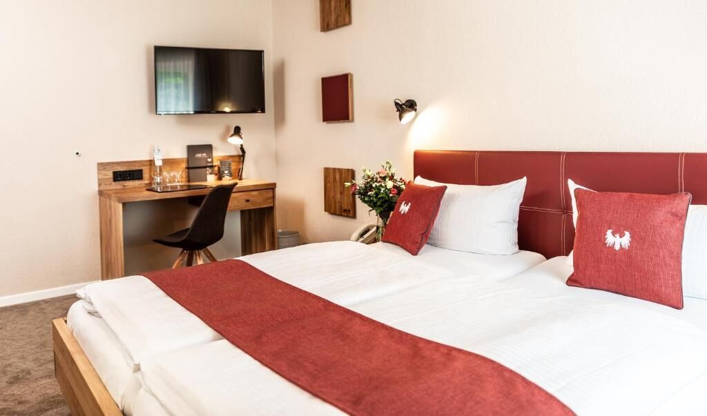 Desk, soundproofing, free WiFi