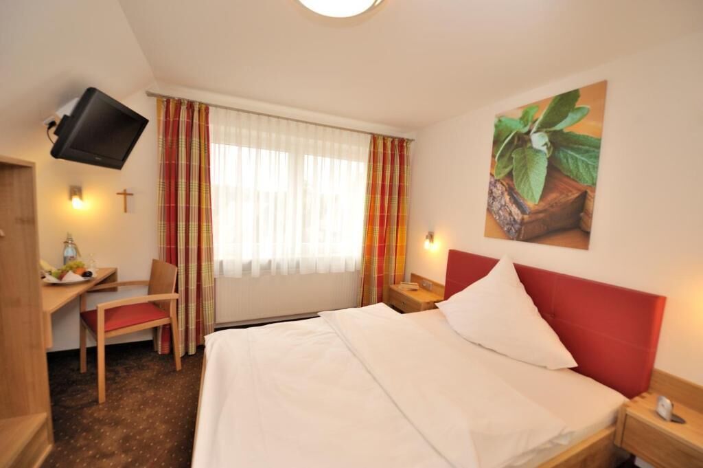 Desk, soundproofing, free WiFi